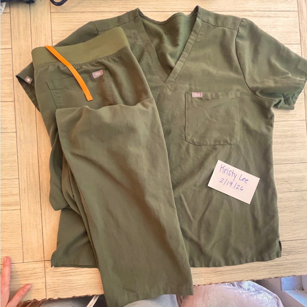 Figs scrub PANTS. ; Livingston XLT ; MOSS